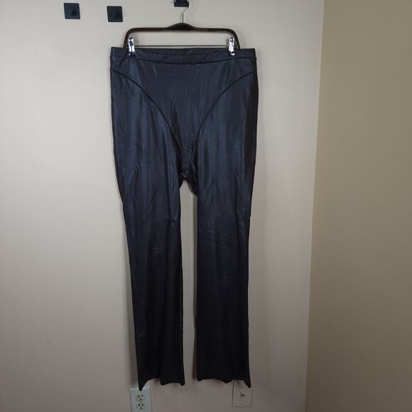 SKIMS FAUX LEATHER SEAMED BOOT CUT PANT IN SOOT SIZE 4X - Picture 1 of 8